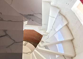 Cantoneira para escada de porcelanato Cantoneira para escada de porcelanato